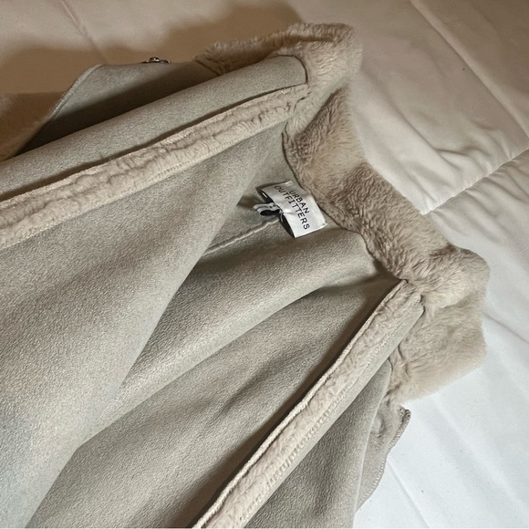 URBAN OUTFITTERS (OU) - Felicity Reversible Faux Fur Coat - Beige - Women’s M - Picture 8 of 16